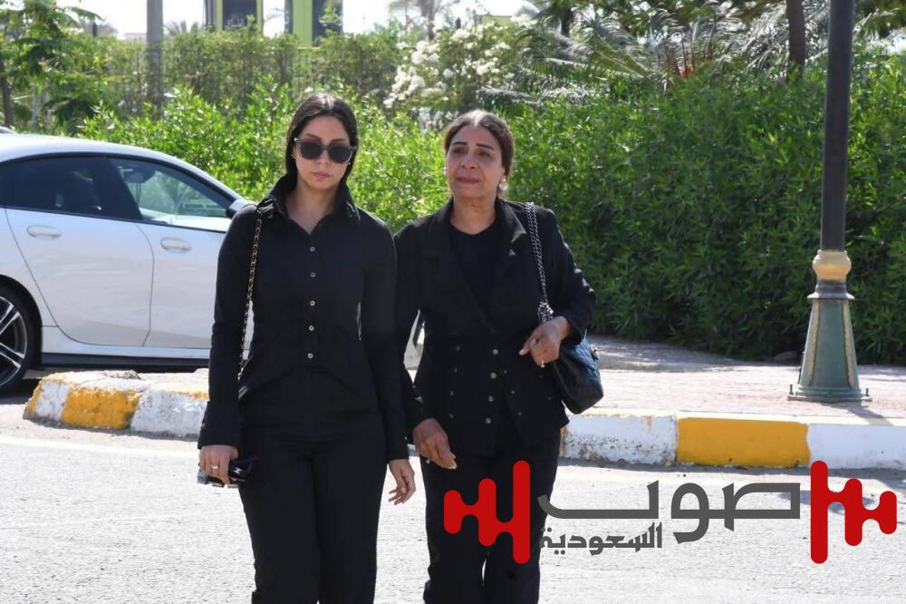 الحزن يخيم على نجوم الفن في جنازة المخرج سامح عبدالعزيز