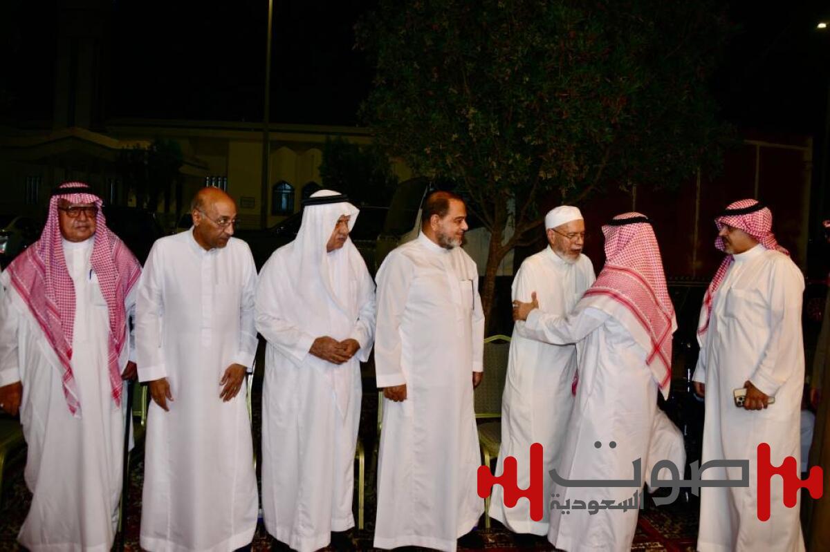 آل قابل يستقبلون المعزين في فقيدتهم