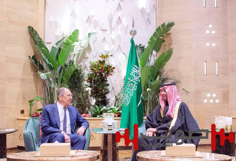 ولي العهد يبحث ووزير الخارجية الروسي تطورات الأحداث الإقليمية والدولية