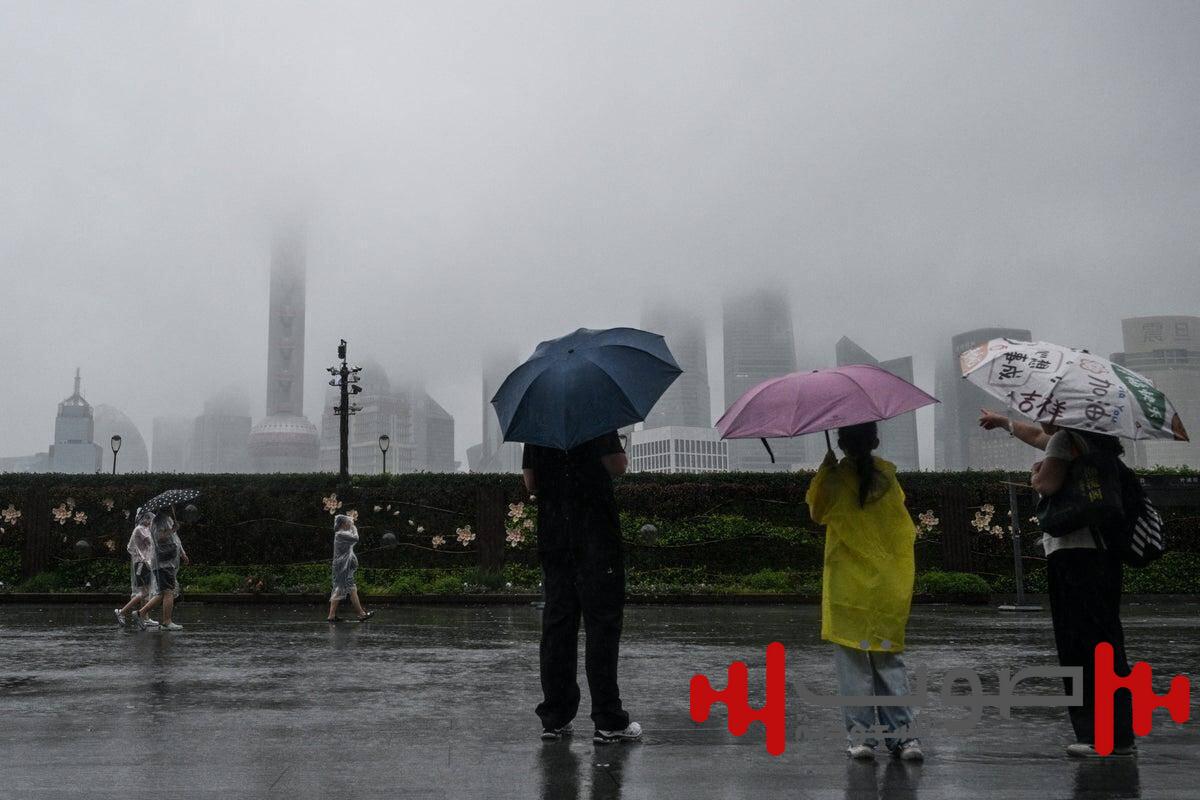 رعب الإعصار يضرب فيتنام.. إجلاء مئات الآلاف وإلغاء الرحلات