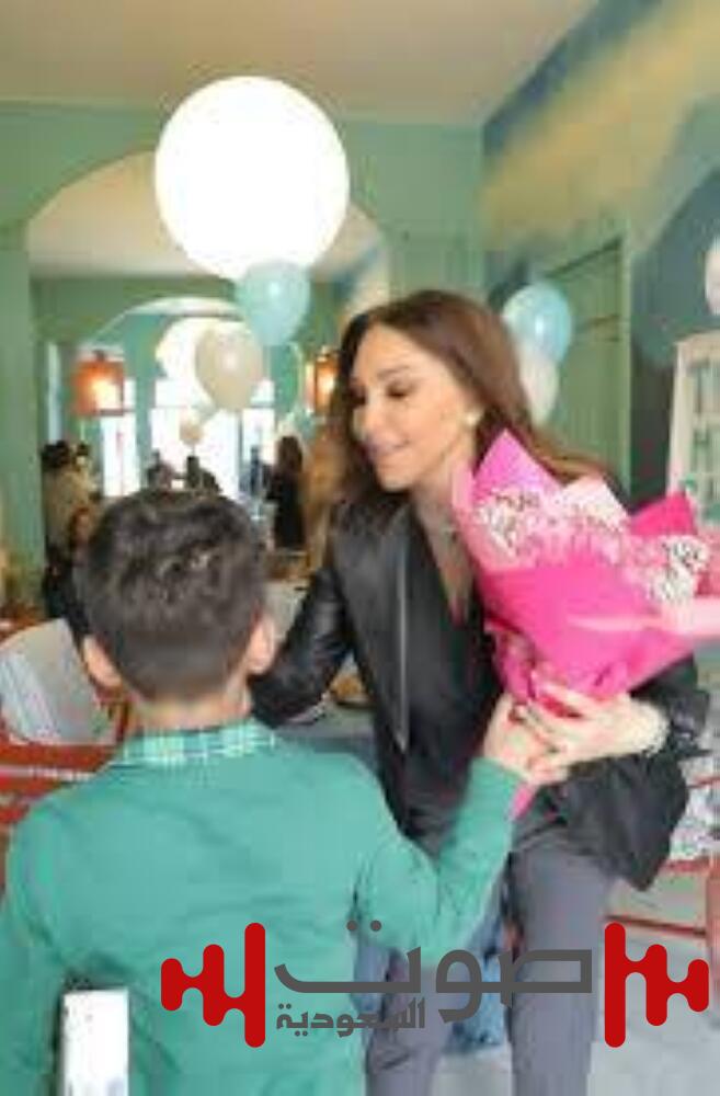 «براين عم يحارب».. إليسا تحقق أمنية طفل مصاب بالسرطان
