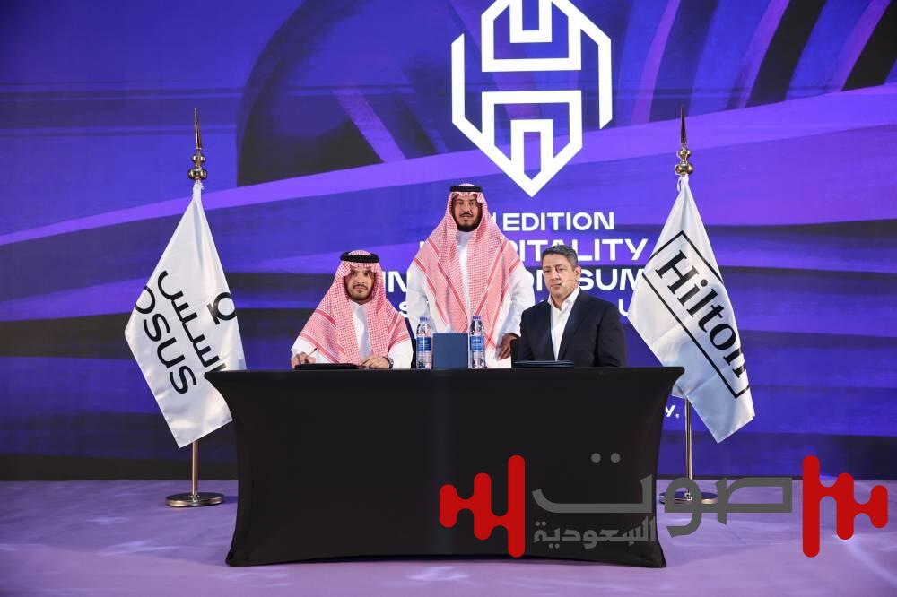تحالف إستراتيجي بين «أُسس» و«هيلتون» لتطوير تجربة ضيافة فاخرة في مشروع «عين أسس»