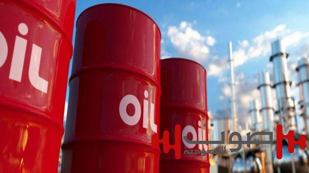 أسعار النفط تتراجع صوب خسائر فصلية طفيفة