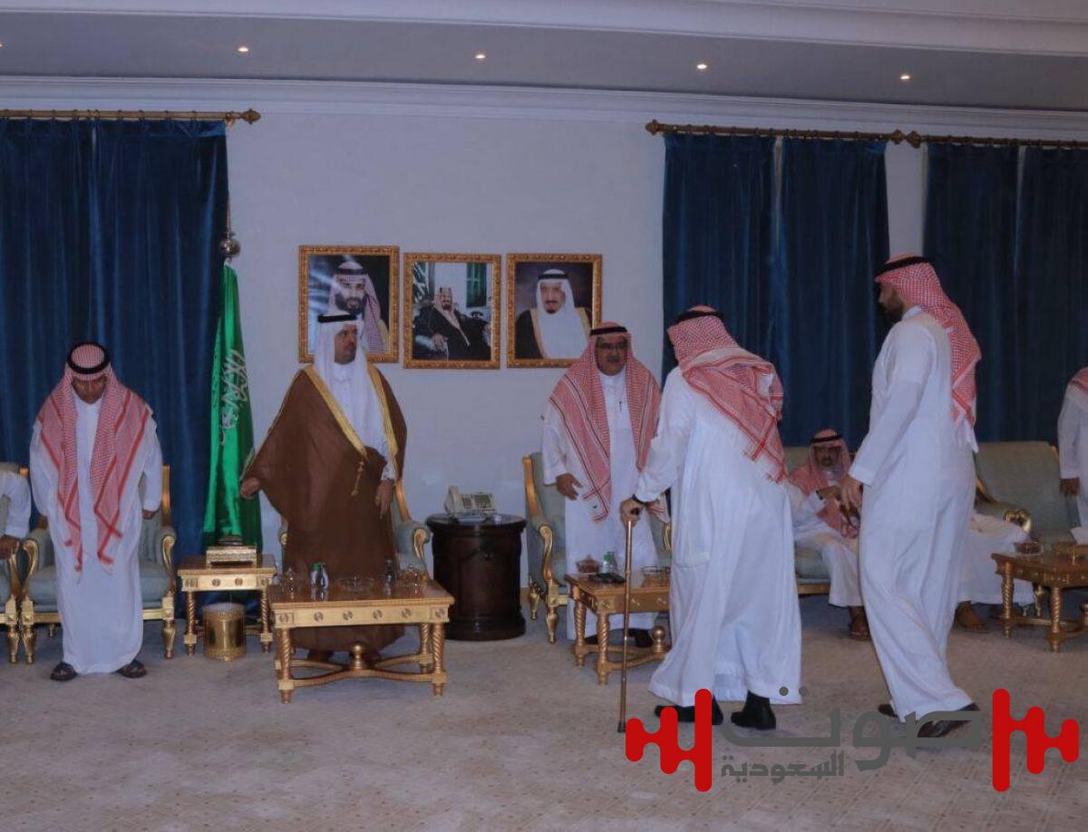 نائب أمير مكة المكرمة يعزي فهد بن مقرن في وفاة والدته
