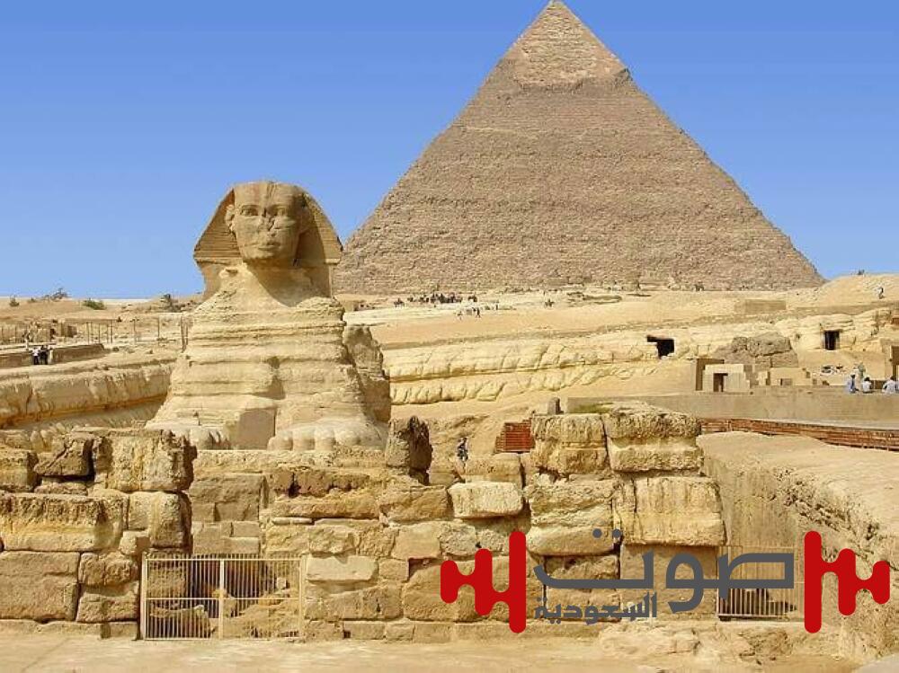 زاهي حواس يكشف حقيقة وجود أعمدة أسفل هرم خفرع