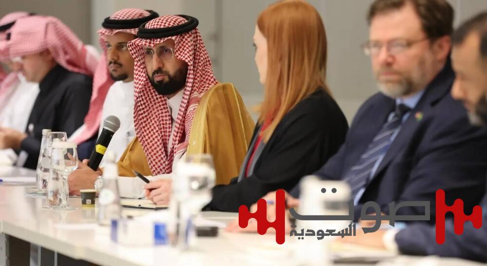 رئيس «الغذاء والدواء» يبحث فرص الاستثمار مع ممثلي شركات طبية أمريكية