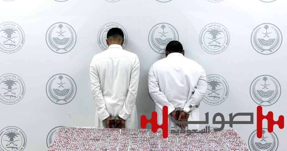 القبض على شخصين لترويجهما 2,475 قرصاً خاضعاً لتنظيم التداول الطبي