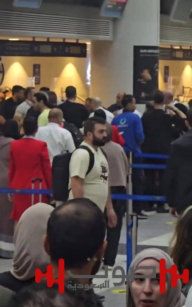 خلاف بسيط يتحول إلى عراك.. ماذا حدث في مطار رفيق الحريري بـ«بيروت» ؟