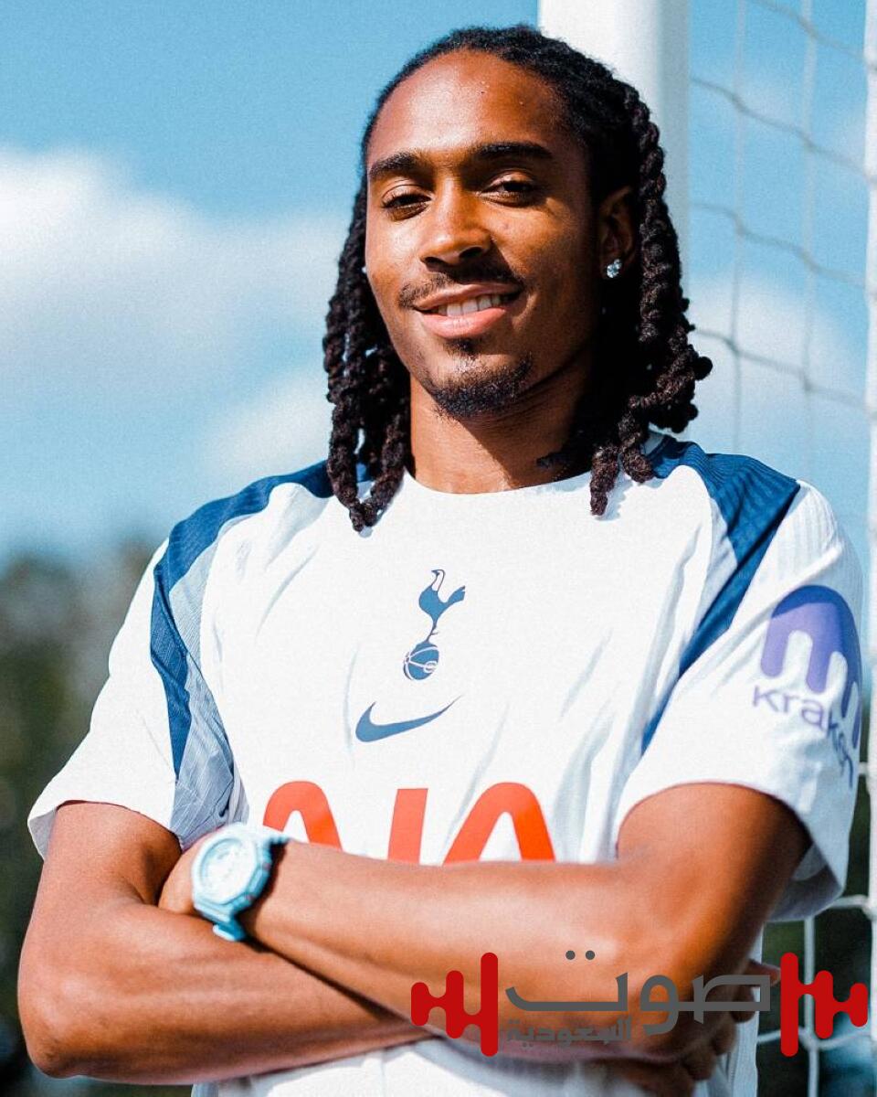 توتنهام الإنجليزي يعلن تمديد عقد سبينس