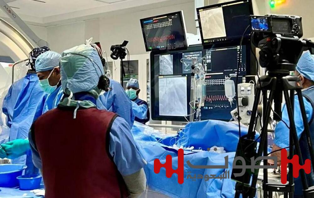 بث مباشر من مدينة الملك عبدالله الطبية بمكة لعملية قسطرة قلبية معقدة إلى مؤتمر (PCI MENA 2025) بالأردن