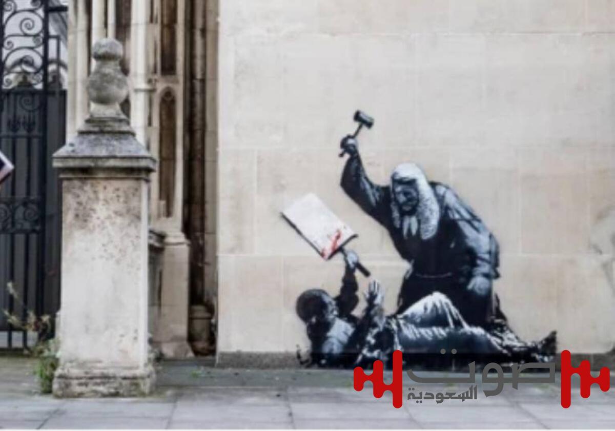 لوحة مثيرة للجدل تُخفى في ساعات!.. ماذا رُسم على جدران المحكمة الملكية في لندن؟