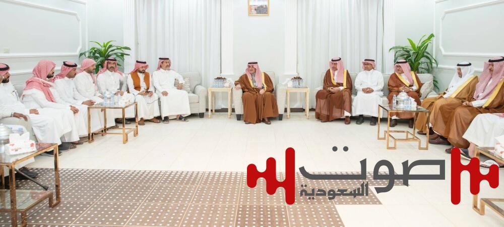 أمير تبوك يعزي أبناء جارالله القحطاني في وفاة والدهم