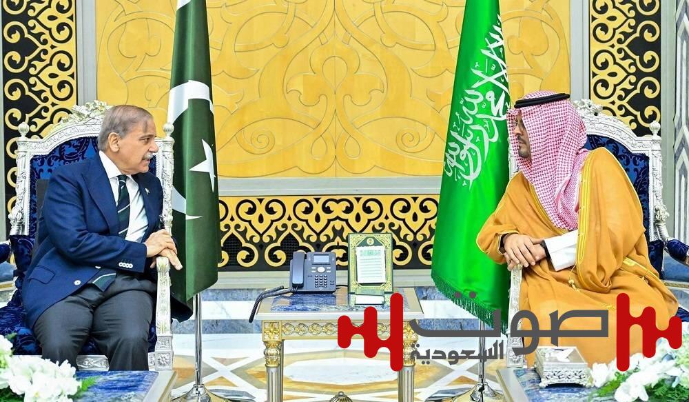 رئيس الوزراء الباكستاني يصل إلى جدة