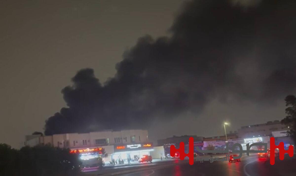 فيديو: الدفاع المدني يباشر حريقاً في ورشة سيارات بالدمام