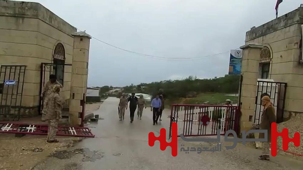 أمن المهرة: القبض على قيادي حوثي حاول الفرار بجواز دبلوماسي مزوّر