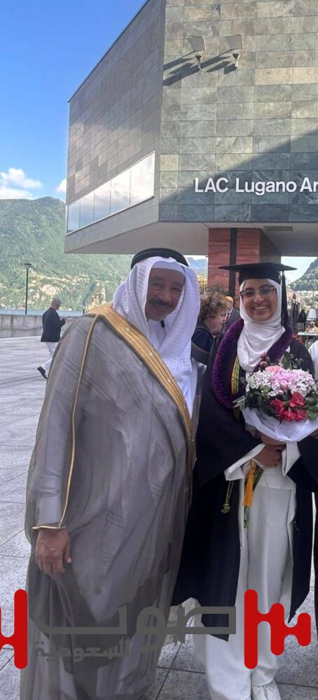 غلا عاشور تحتفي بتخرجها