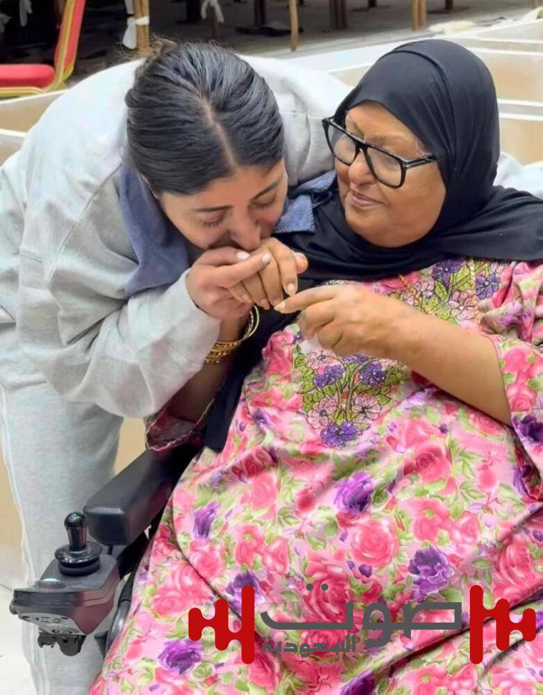 «الله يخلي حياة»..شجون الهاجري تحتفل بـ«القرقيعان» مع والدتها بالتبني