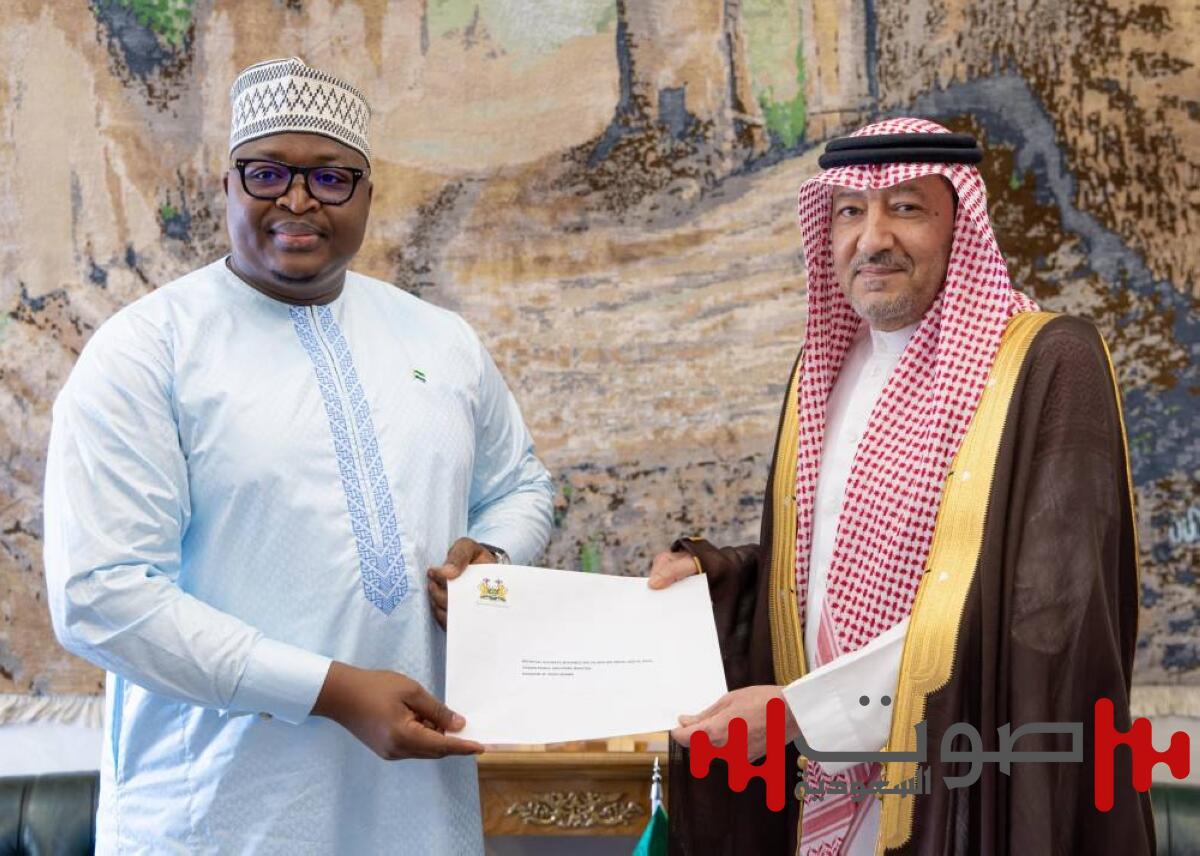 ولي العهد يتلقّى رسالة خطيّة من رئيس جمهورية سيراليون