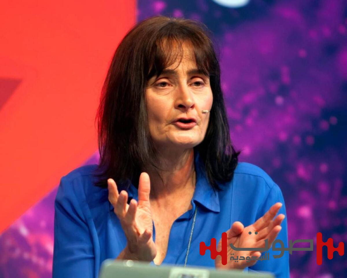 من «زحل» إلى منصب تاريخي.. «دوغرتي» أول فلكية ملكية في بريطانيا