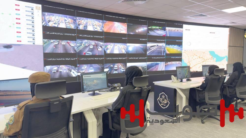 «عكاظ» في منفذ «الشميسي»:  تقنيات ذكية لتغطية المسارات الـ 16