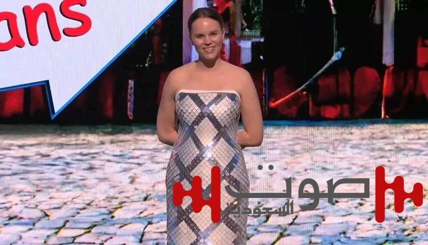 فستان رقمي يثير ضجة دخول التكنولوجيا عالم الموضة