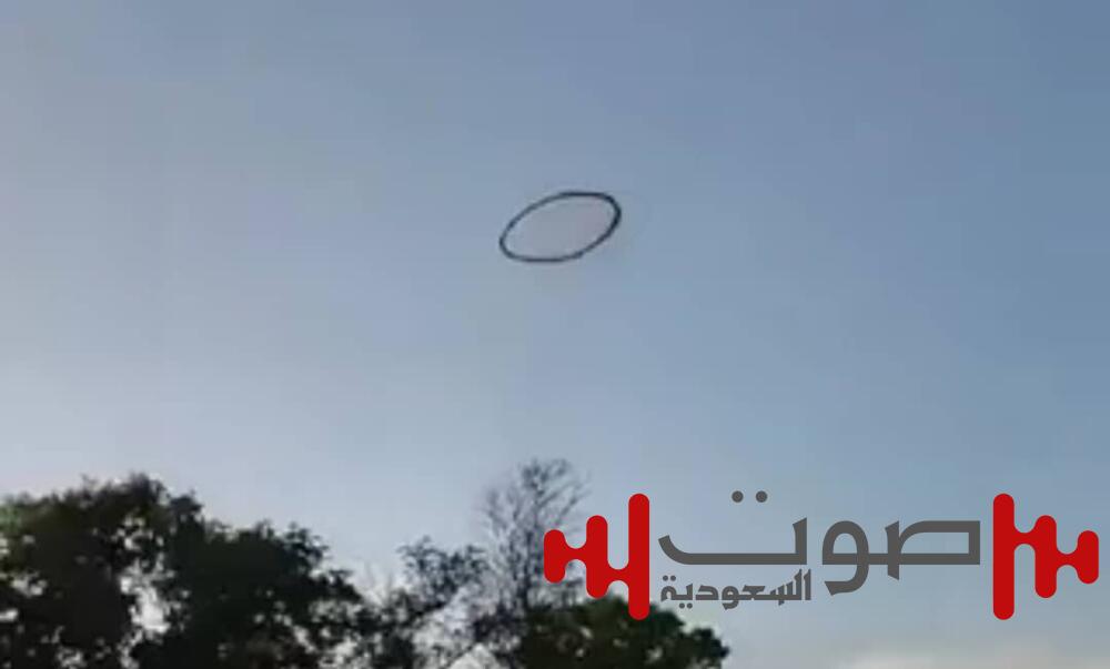 حلقة سوداء غامضة تطفو في سماء كانساس.. لغز يحيّر سكان أمريكا!