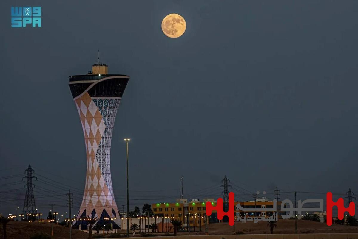 فلكياً: سماء المملكة والعالم القديم بلا بدر هذا الشهر.. ورصد «قمر سمك الحفش»