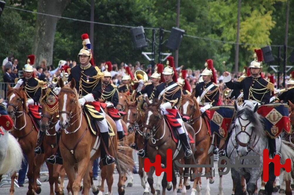 خيول بلا فرسان.. فوضى تُربك الجيش الفرنسي في «يوم الباستيل»