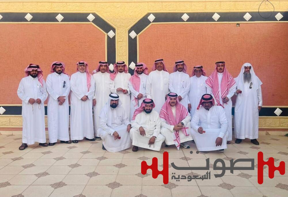 لقاء معلمي معهد المعلمين بظهران الجنوب بعد 38 عاماً