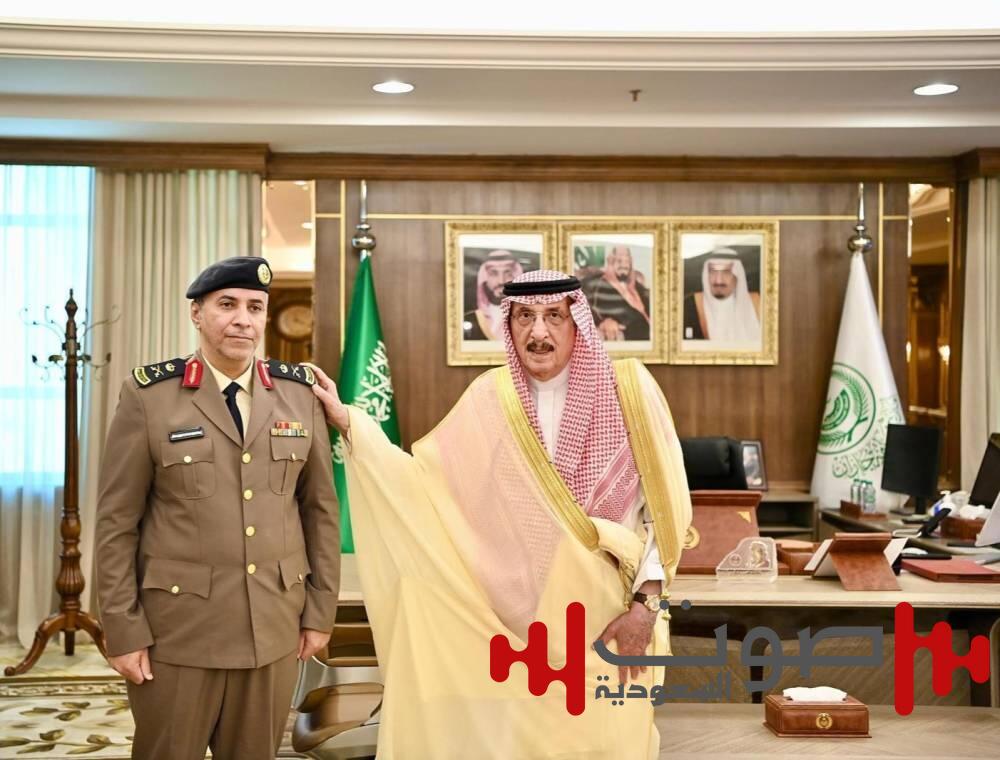 أمير جازان يُقلِّد مدير الدفاع المدني رتبته الجديدة