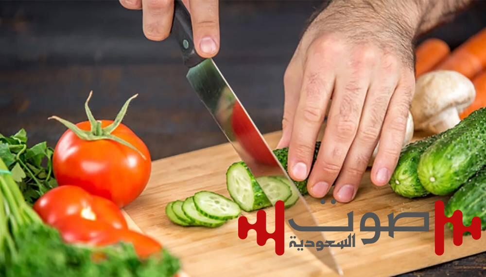 منع استخدام سكاكين المقابض الخشبية في المطابخ المركزية