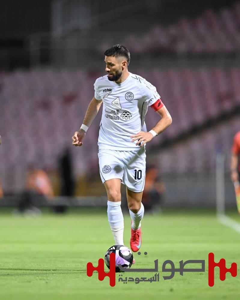 الشباب يدك الوحدة بثلاثية