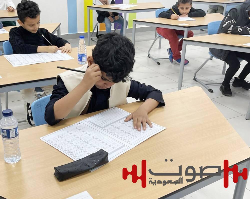 آباء يتساءلون عبر «عكاظ»: لماذا غاب التدرّج في الاختبارات المركزية؟