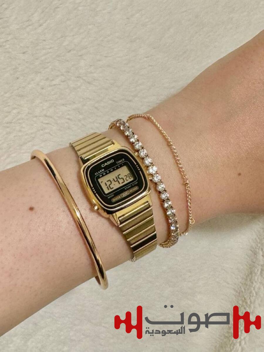 زمن الرقمية يعود أنيقاً: ساعات الماضي تسرق نبض الموضة من جديد