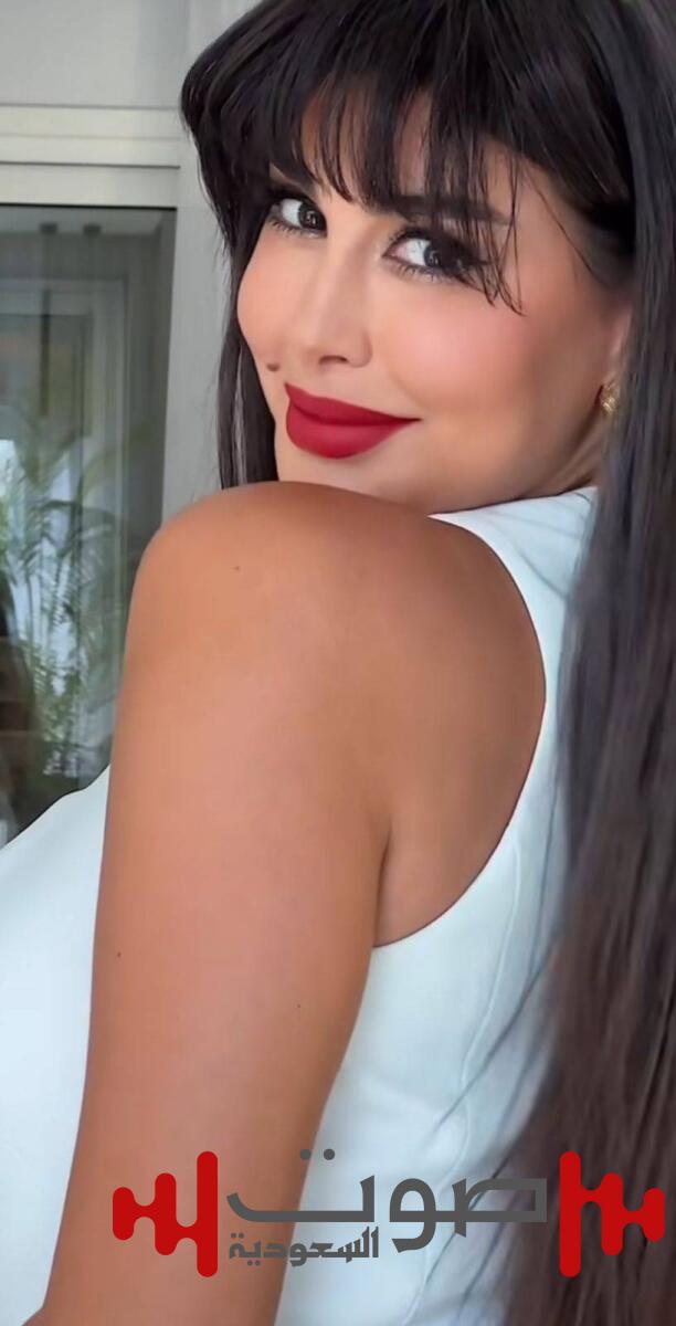 ياسمين صبري تتألق بشعر منسدل وغرّة وتكسب إعجاب الجمهور