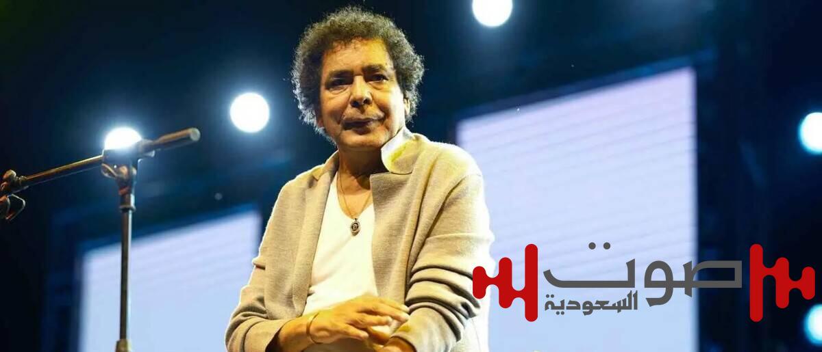 محمد منير يطمئن جمهوره بعد تعافيه من وعكته الصحية