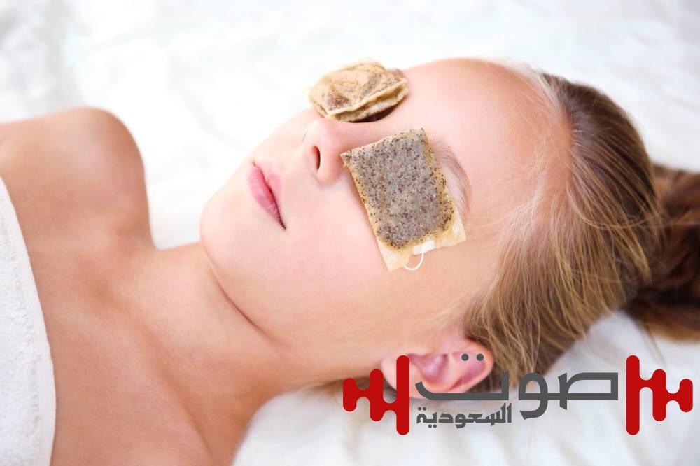 فوائد كمادات الشاي الباردة: