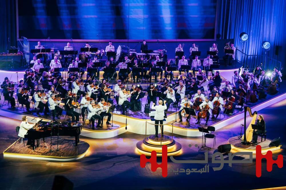 الموسيقار العالمي أنتوني هوبكنز يبعث من الرياض رسائل إنسانية وفنية عميقة