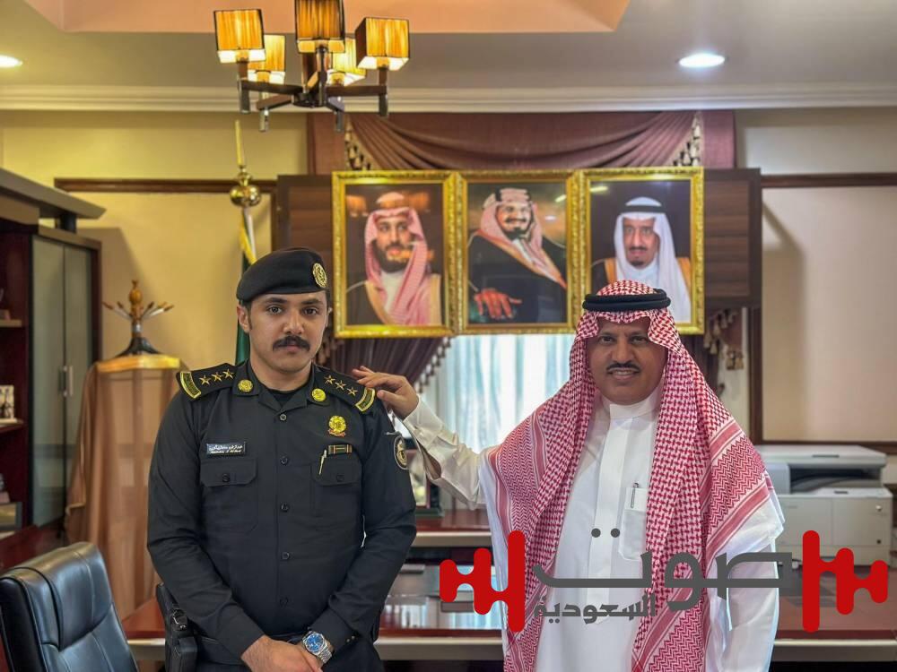 محافظ أملج يقلد الحربي رتبته الجديدة
