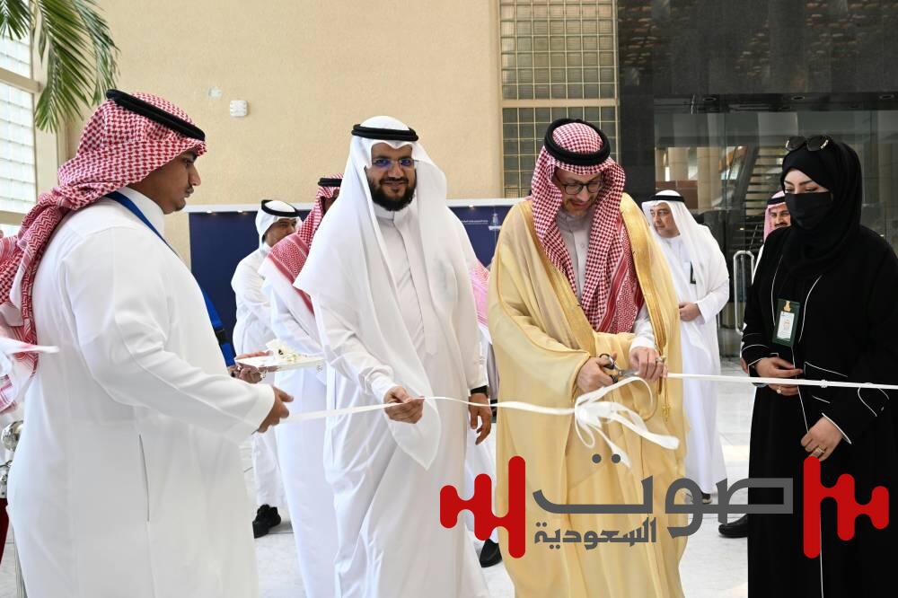 رئيس جامعة الملك عبدالعزيز يفتتح النسخة الـ12 من الملتقى المهني